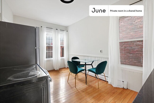 Foto del edificio - Room in Shared 4 bed/1 bath home in Roxbury