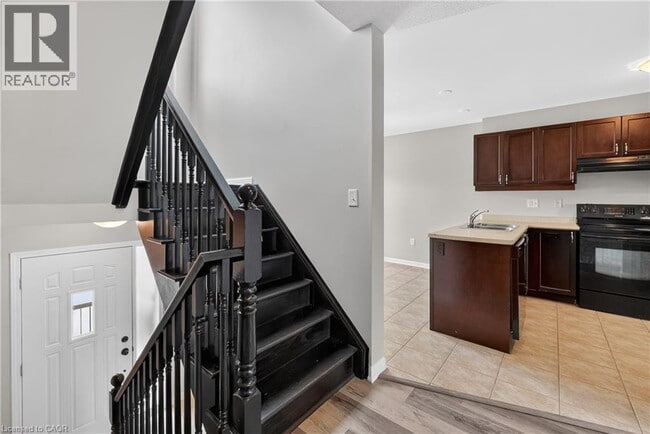 Building Photo - 7 Hepworth Cres