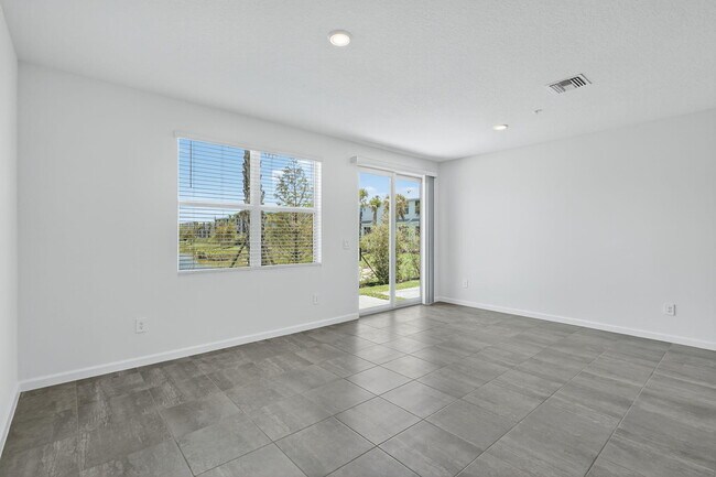 Building Photo - 483 Salisbury Cir