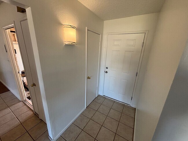 Foto del edificio - 4504 N Garden Ave