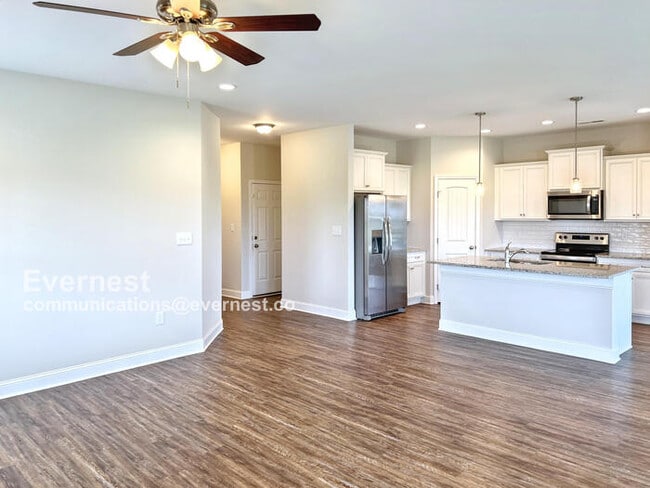 Building Photo - 109 Elaina Grey Ct