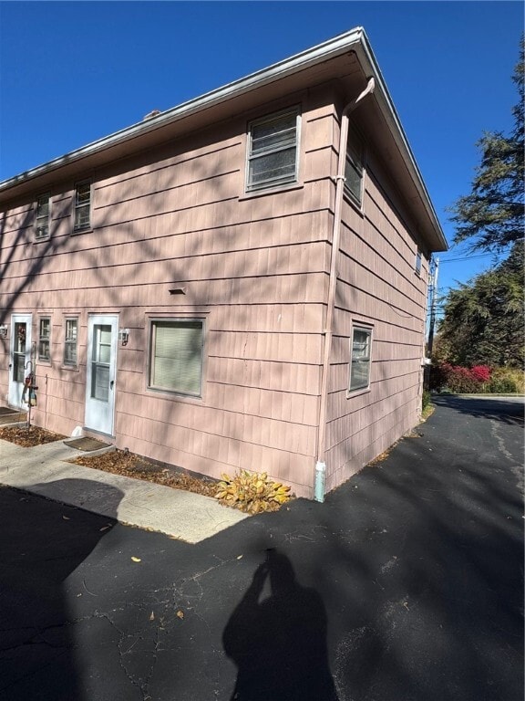 Building Photo - 16 Summit St