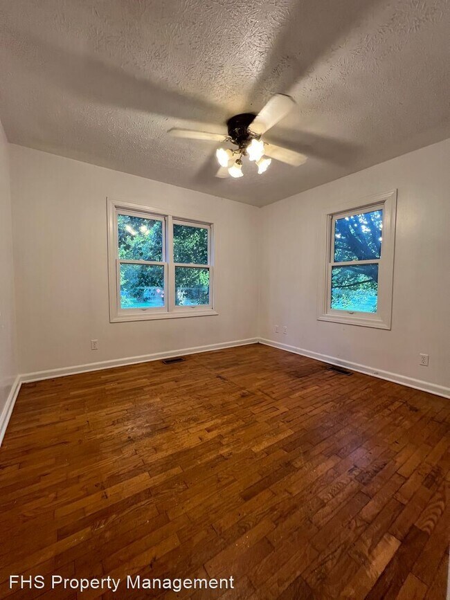 Building Photo - 2 br, 1 bath House - 527 W. Silsby