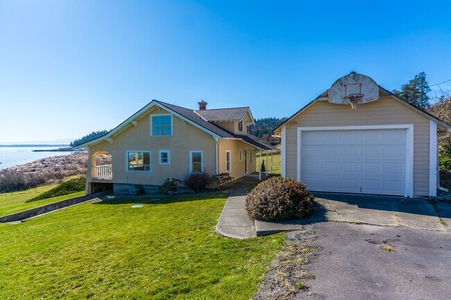 Building Photo - 4 Bed 1 Bath Home - Waterfront