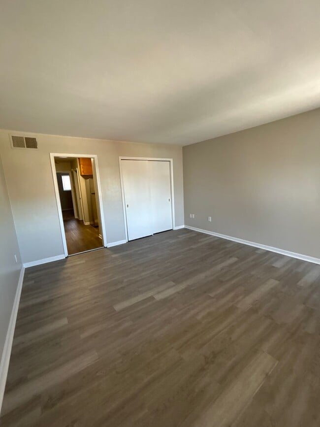 Interior Photo - 3rd,SW,1401