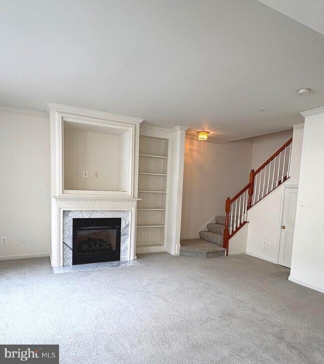 Building Photo - 2664 Manhattan Pl