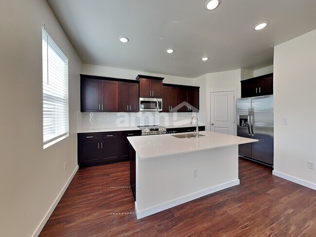 Foto del edificio - 1432 N Garnet Creek Ave