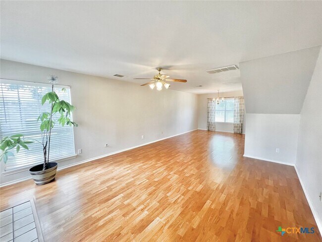 Building Photo - 106 Finch Ln