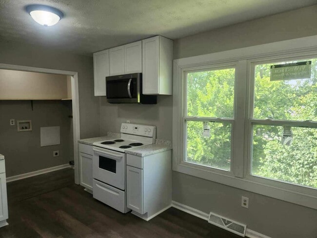 Building Photo - 245 Randolph Hill