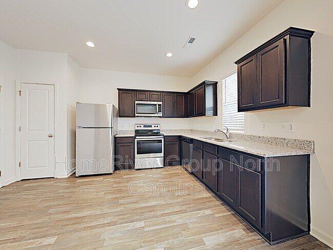 Building Photo - 728 Kenyon Spring Dr