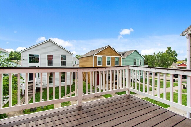 Building Photo - 2 Bedroom 2 Bathroom Duplex in Blanco Rive...