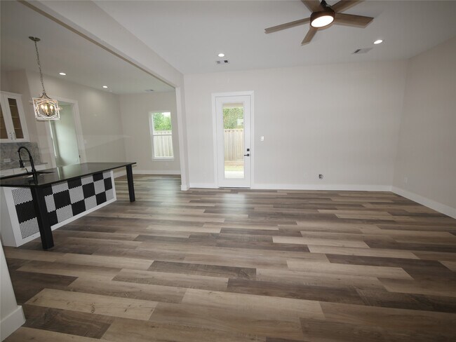 Building Photo - 7350 Cayton St