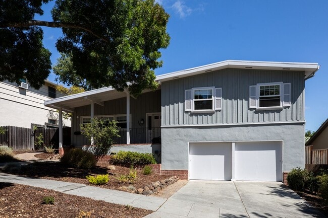 Building Photo - Updated home with spacious yard