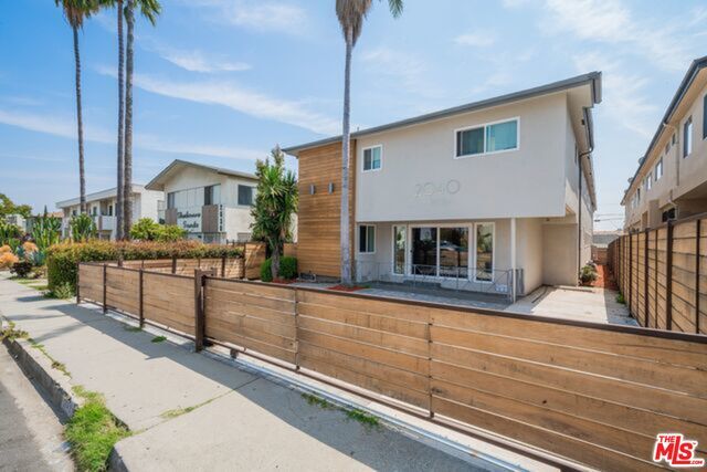 Primary Photo - 2040 S Sherbourne Dr