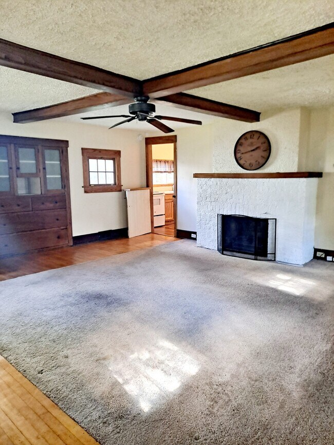 1321 Meriline St, Cuyahoga Falls, OH 44221 House for Rent in Cuyahoga Falls, OH