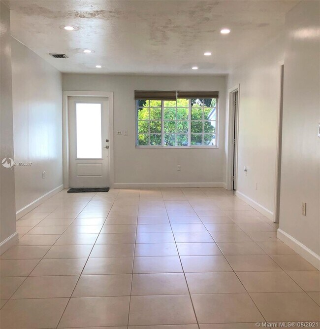Foto del edificio - 6489 Pierce St