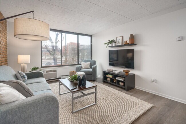 Foto del edificio - Cedar Village Apartments
