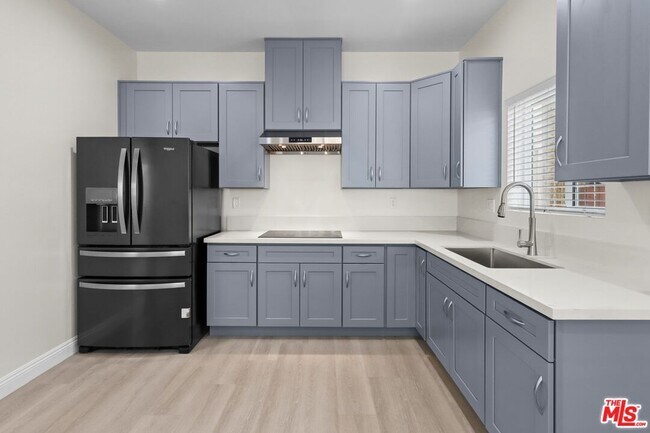 Foto del edificio - 2445 Harwood St