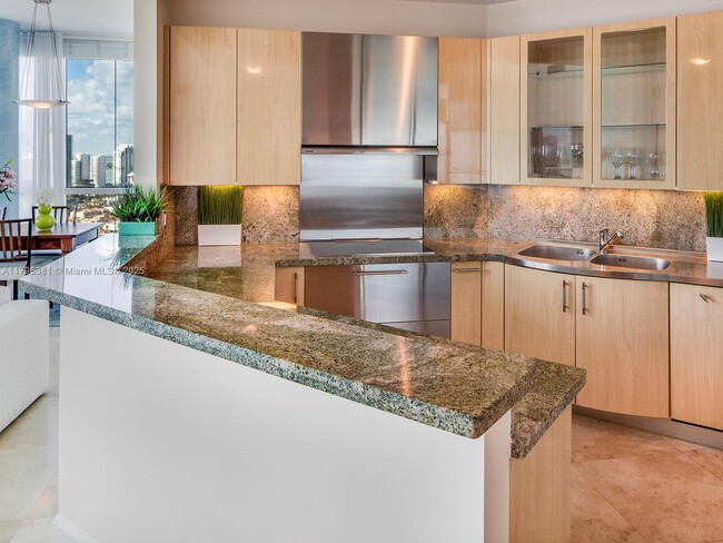 Foto del edificio - 100 South Pointe Dr