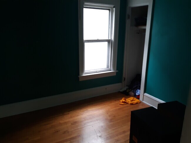 Foto del edificio - 3463 N Oakland Ave