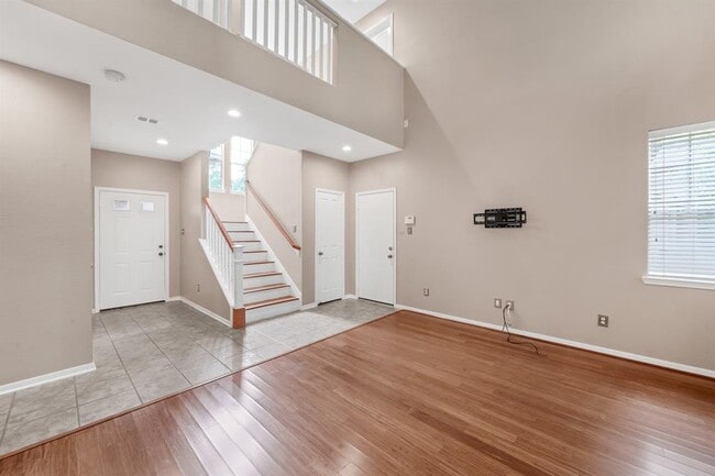 Building Photo - 14 Scarlet Woods Ct