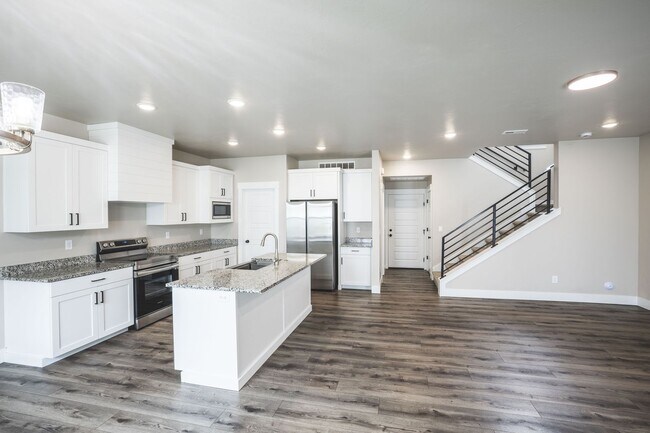 Foto del edificio - MODERN 4 BED 3 BATH TOWNHOME IN SUGAR CITY