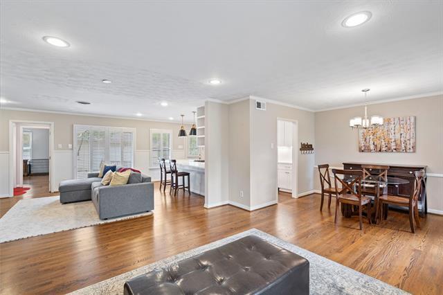 Foto del edificio - 9203 Livenshire Dr