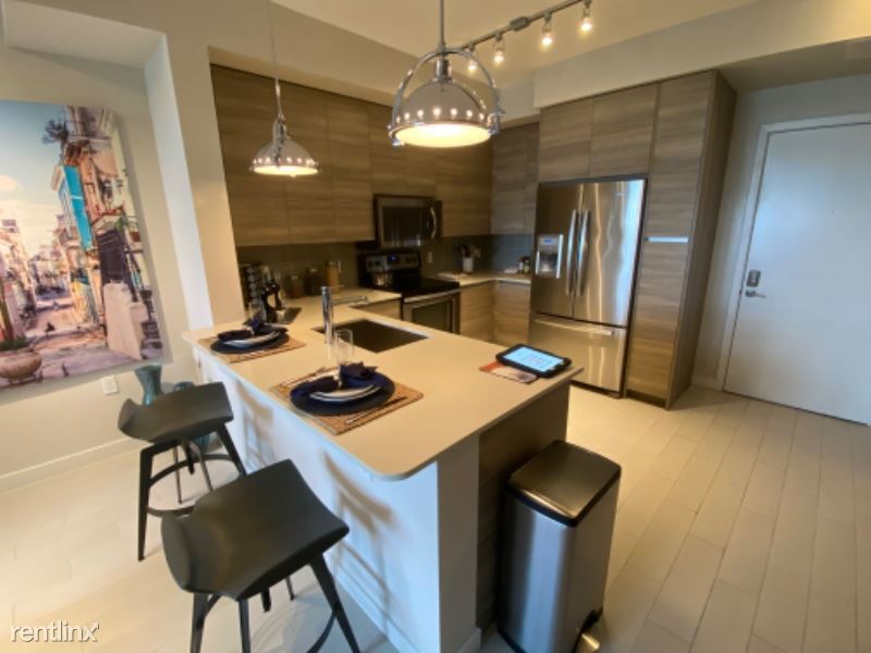 Foto principal - 8125 SW 72nd Ave