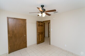 Building Photo - 16140 Rolling Meadows Dr