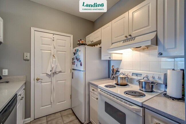 Building Photo - 2025 Woodmont Blvd