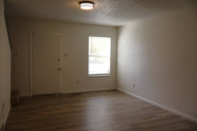 Foto del edificio - 1604 N 4th St