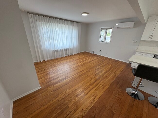 Foto del edificio - 37 Bainbridge Ave
