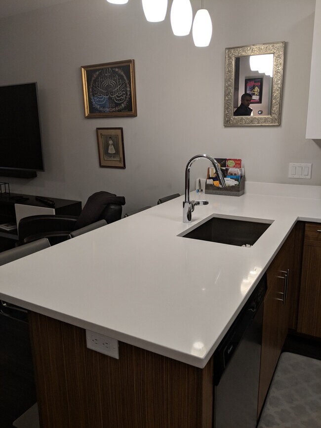 Building Photo - 999 Hancock St