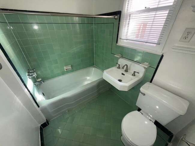 Foto del edificio - 838 N Sweetzer Ave