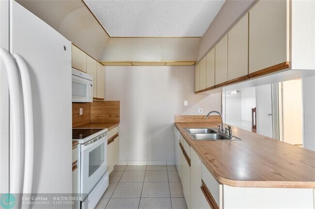 Building Photo - 1643 S Coral Terrace