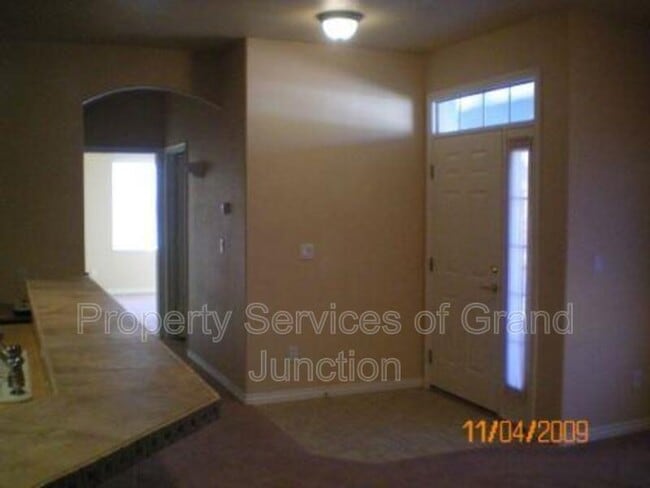 Building Photo - 730 Shore Cir