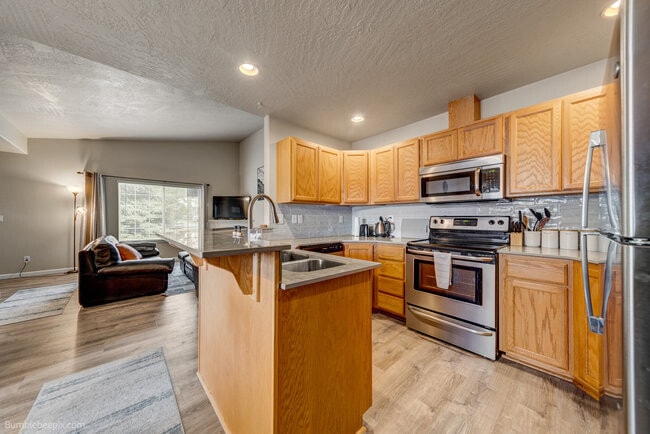 Building Photo - 931 N Goldenrod Ct