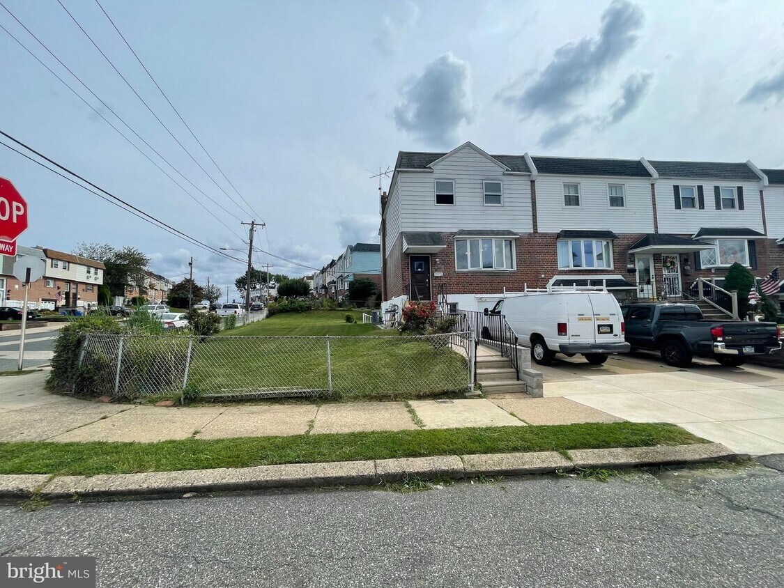 3616 Whitehall Ln, Philadelphia, PA 19114 Townhome Rentals in