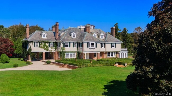 Building Photo - 94 Quogue St