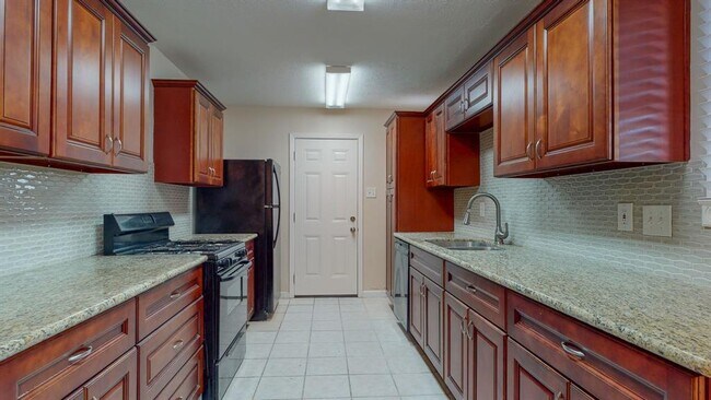 Building Photo - 4549 Hollow Hook Rd