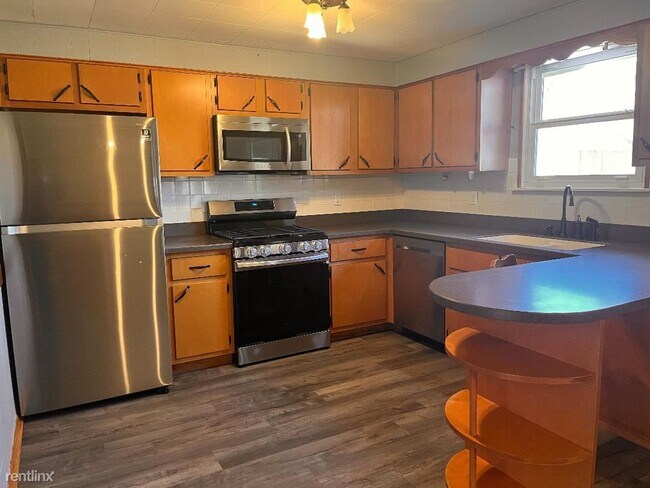 Building Photo - 3 br, 2 bath House - 1311 T289
