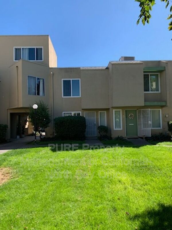 Building Photo - 2956 Yulupa Ave