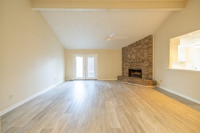 Foto del edificio - 2799 Wood Hollow Dr