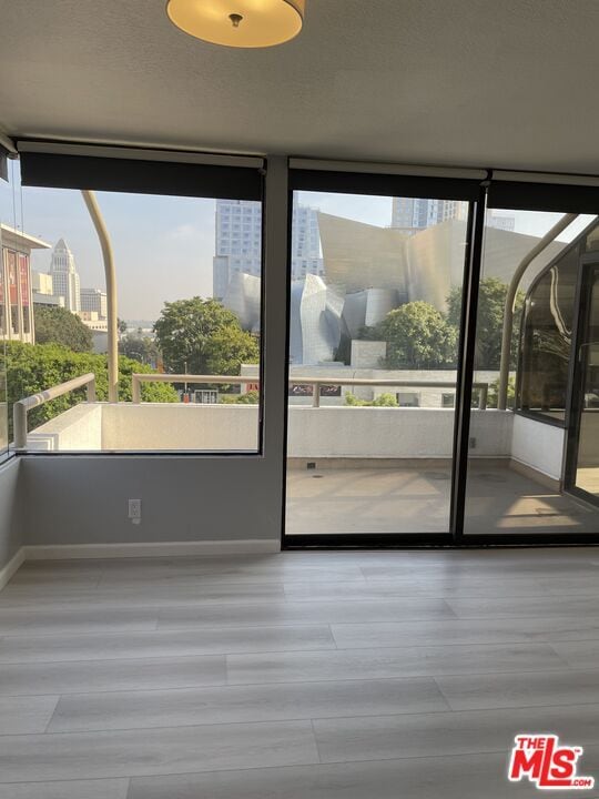 Foto del edificio - 121 S Hope St