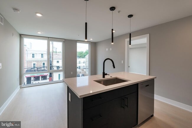 Foto del edificio - 6604 Ridge Ave