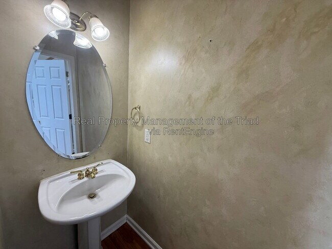 Foto del edificio - 5101 Ivystone Ln