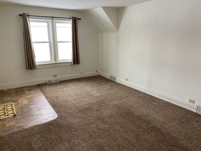 Building Photo - 3-Bedroom 2-Bath House Close to the Monk G...