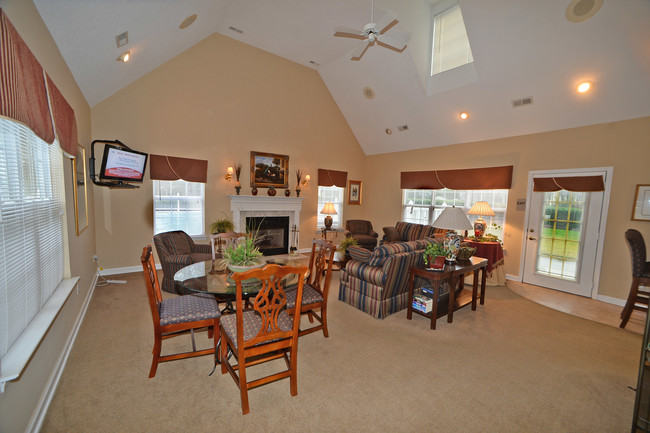 Clubhouse interior - Taylor Pointe Apartments