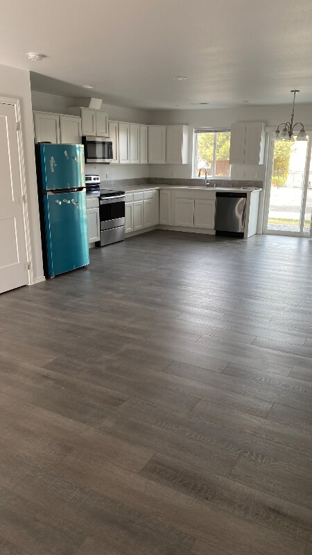 Building Photo - 2637 W Marina Dr