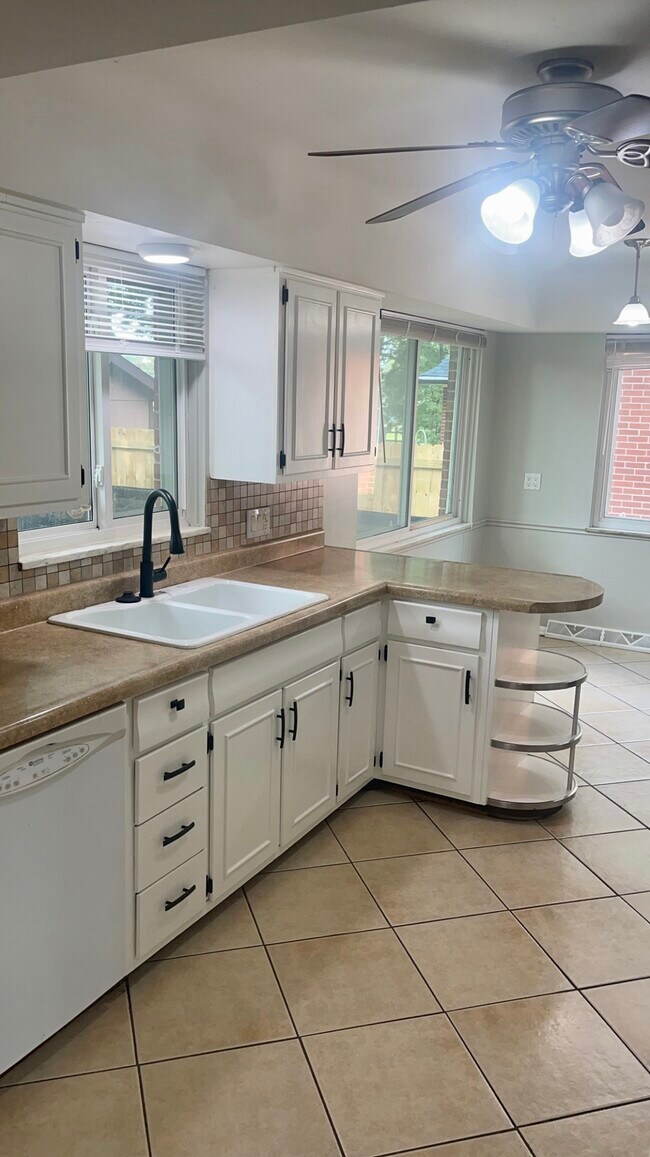 Foto del edificio - 3078 Escott Ave